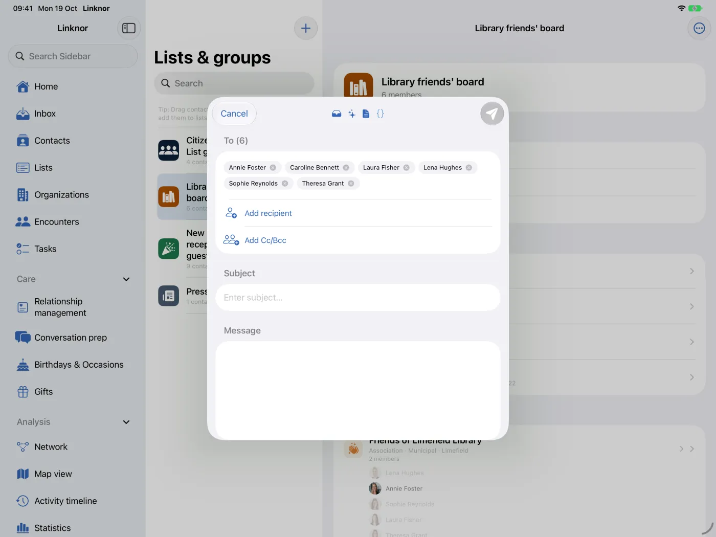 Éditeur d’un e-mail groupé avec cinq destinataires, l’objet, le message et des pièces jointes