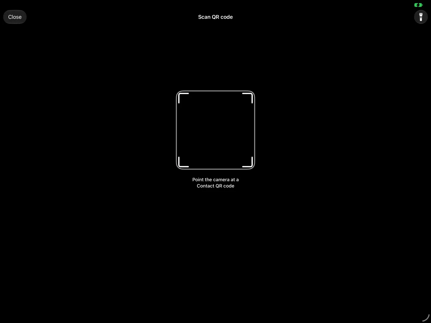 Scanner de l’appareil photo avec l’invite à viser un QR code de contact