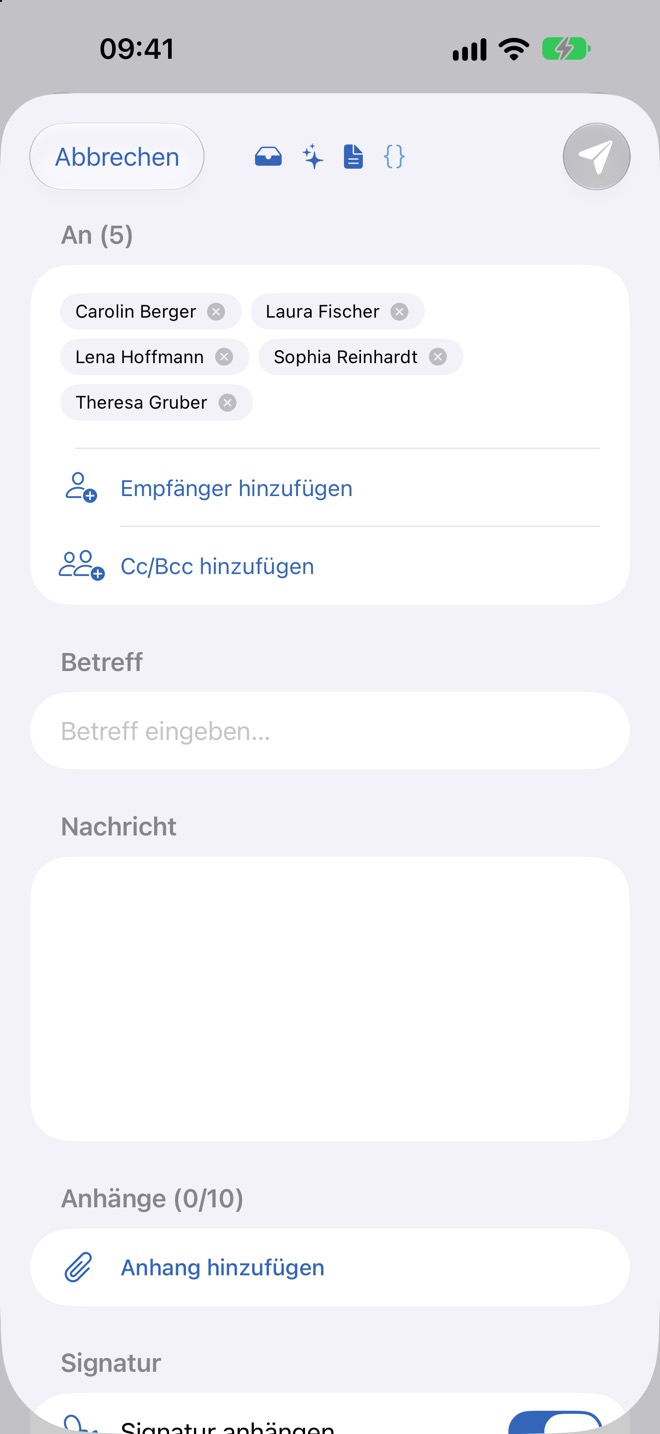 Verfasser einer Rundmail mit fünf Empfängern, Betreff, Nachricht und Anhängen