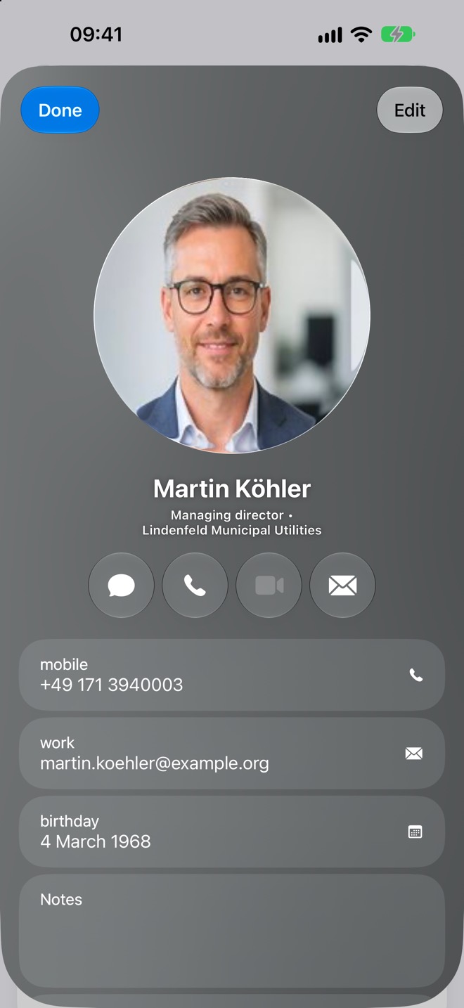 Vista di modifica del contatto della rubrica con nome, telefono ed e-mail
