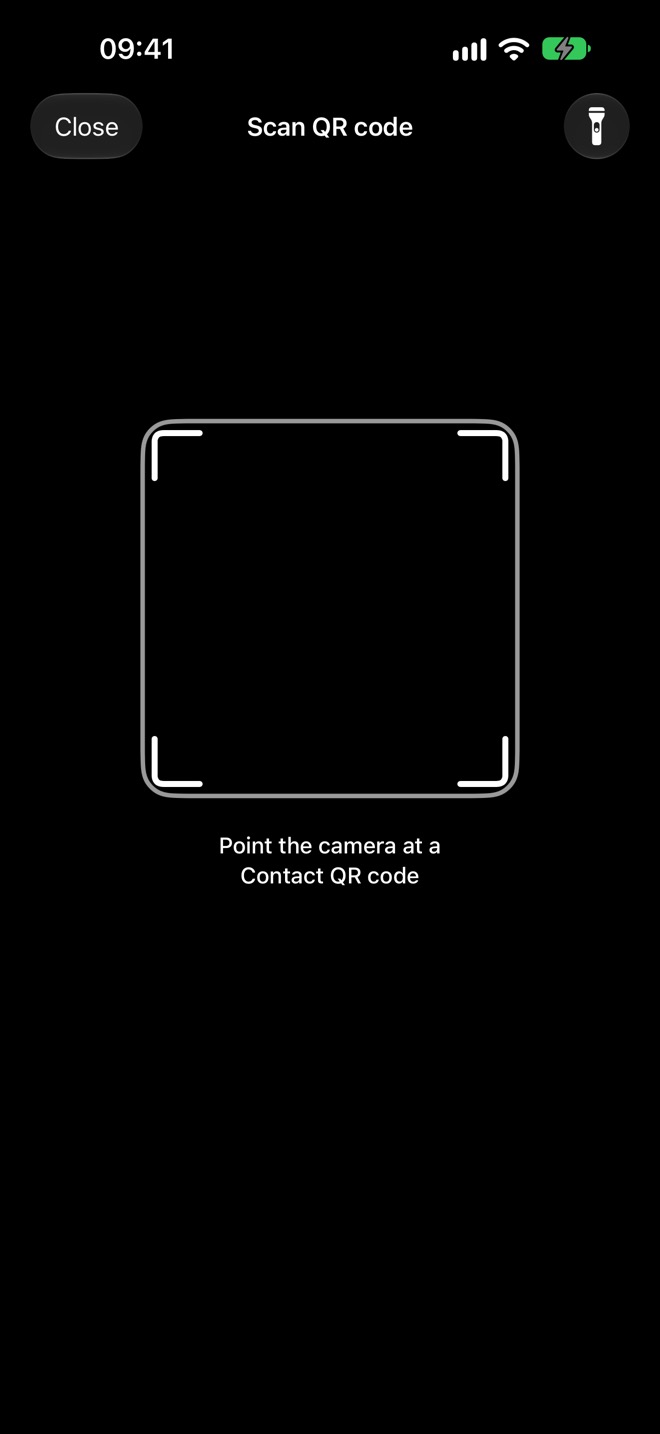 Scanner de l’appareil photo avec l’invite à viser un QR code de contact