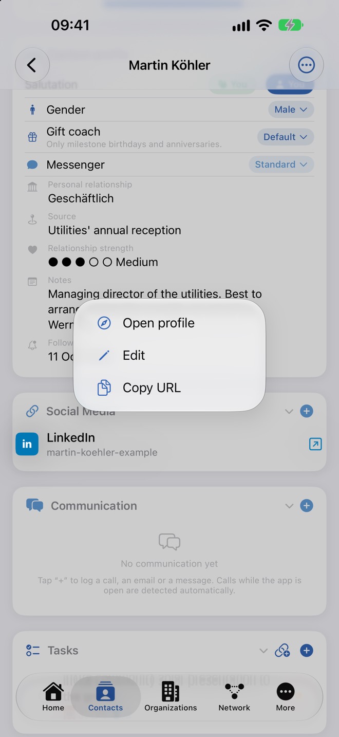 Menu contestuale di un profilo social con apri, modifica e copia URL